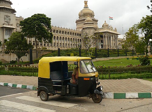 Un pousse-pousse Bajaj Auto à Bangalore