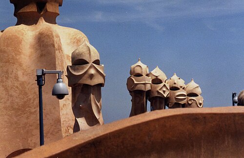 Cheminées modernistes de la Casa Milà (Barcelone, Espagne), d'Antoni Gaudí.