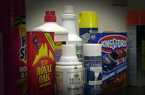 Une gamme de produits à base de pétrole qui peuvent être utilisés comme inhalants.