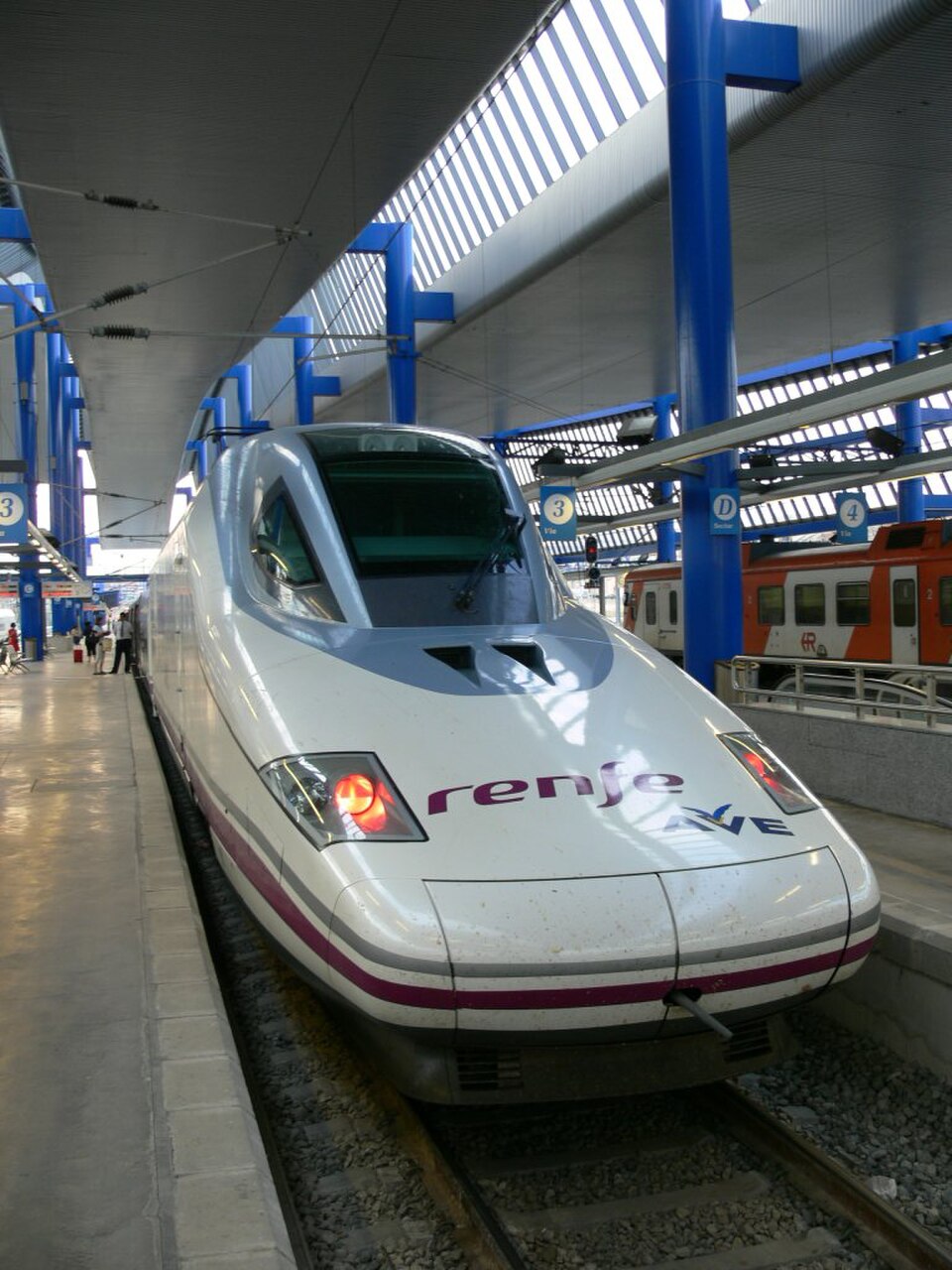 Train Talgo 350 (Renfe Classe 102) à la gare de Lleida Pirineus