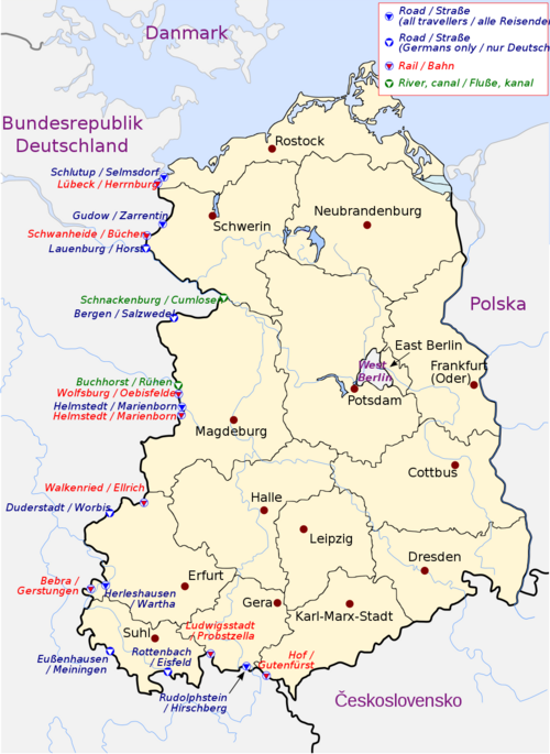 Carte de l'Allemagne de l'Est montrant les points de passage à l'ouest et au sud-ouest. Au total, on compte dix passages à niveau routiers, huit passages à niveau ferroviaires et deux passages à niveau fluviaux ou à canaux.