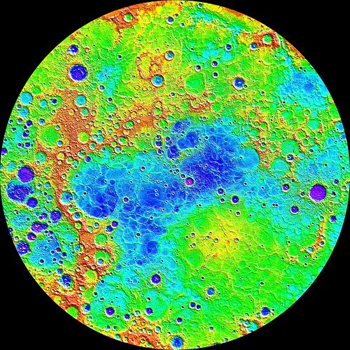 La topographie de l'hémisphère nord à partir des données MLA montre une plage verticale de 10 km : élevée (rouge) ; faible (violet).
