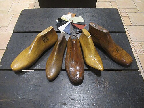 Formes en bois (Musée de la chaussure Marikina)