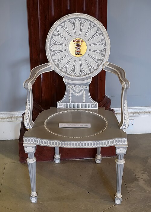 Chaise (d'une suite) avec écusson Lascelles, années 1700 – Hall d'entrée – Harewood House