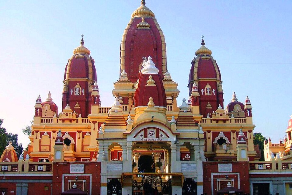 Le temple Birla à Delhi avec ses tours.