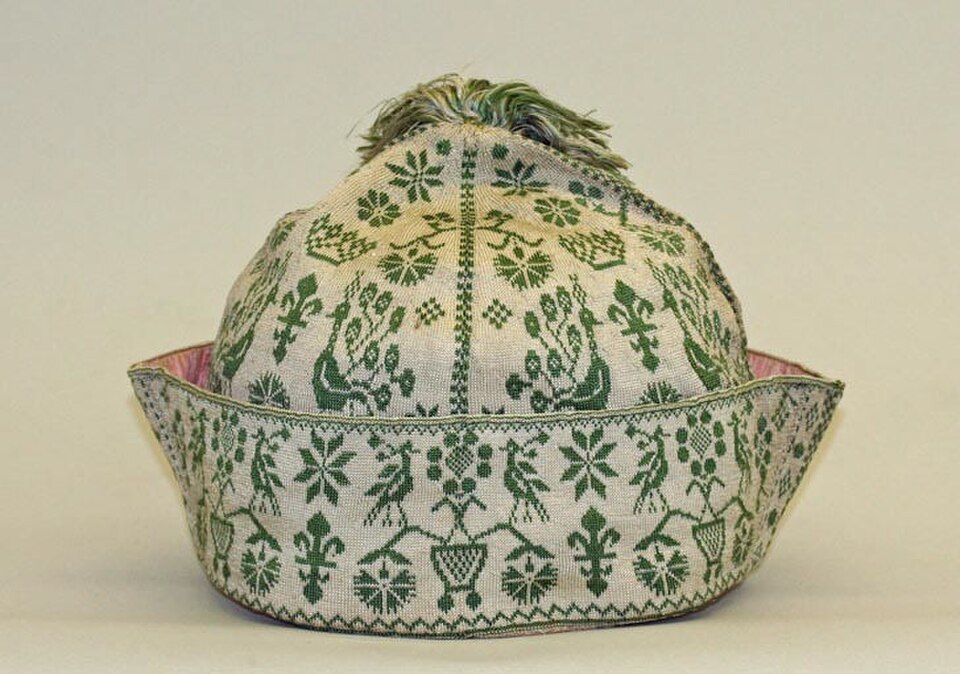 Casquette italienne, vers le XVIIe siècle. Metropolitan Museum of Art.[15]
