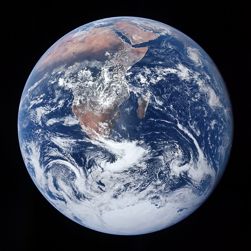 La Bille bleue, la première photographie prise par un être humain de la Terre dans son intégralité, sous forme de sphère.