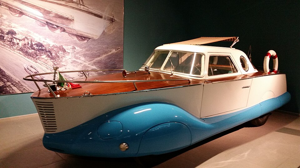 Bateau-voiture Fiat 1100