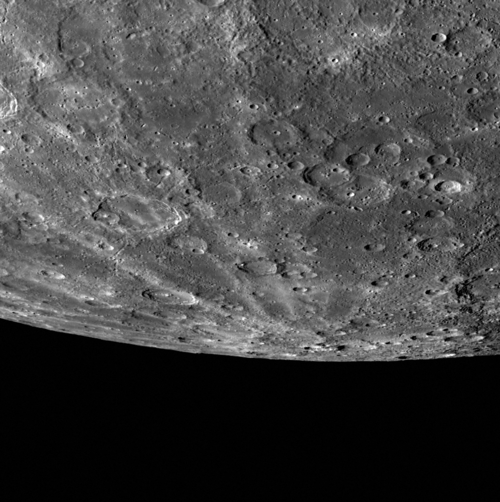Rayons de cratère traversant l'hémisphère sud de la planète.