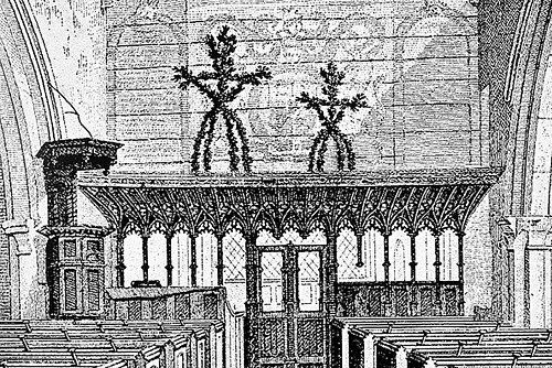 Deux guirlandes en forme de poupées de maïs se trouvaient autrefois dans le jubé, comme illustré en 1823.[citation nécessaire]