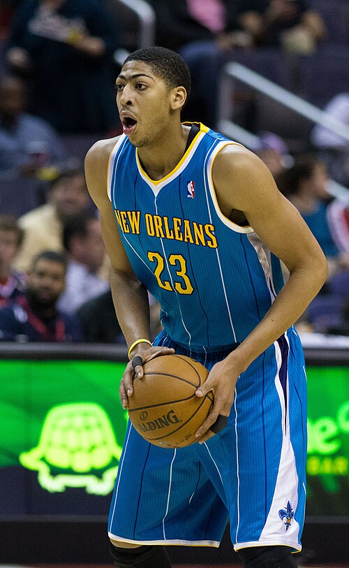 Anthony Davis des Hornets de la Nouvelle-Orléans lors d'un match lors de sa saison recrue