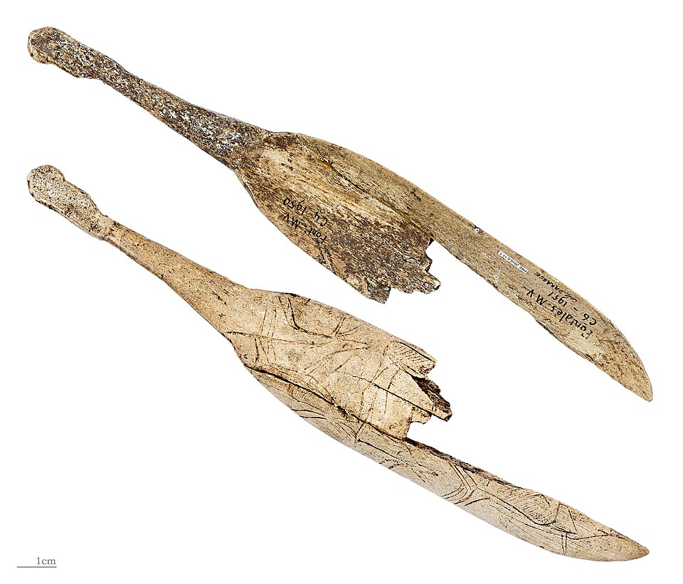 Cuillère gravée dans un bois de renne, Magdalénien, vers 17 000 – vers 12 000 av. J.-C.