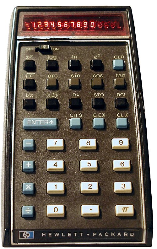 La HP-35, la première calculatrice de poche scientifique au monde par Hewlett Packard (1972).
