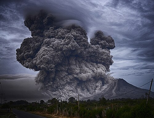 Éruption du mont Sinabung en 2016