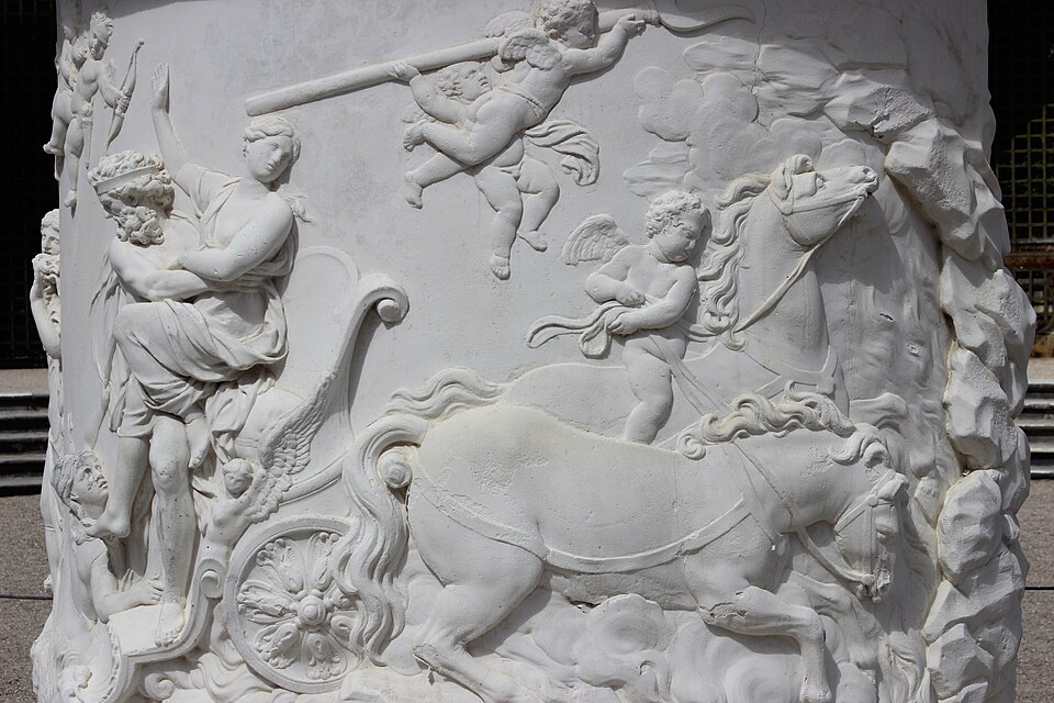Sculpture sur le socle de L'Enlèvement de Proserpine par Pluton