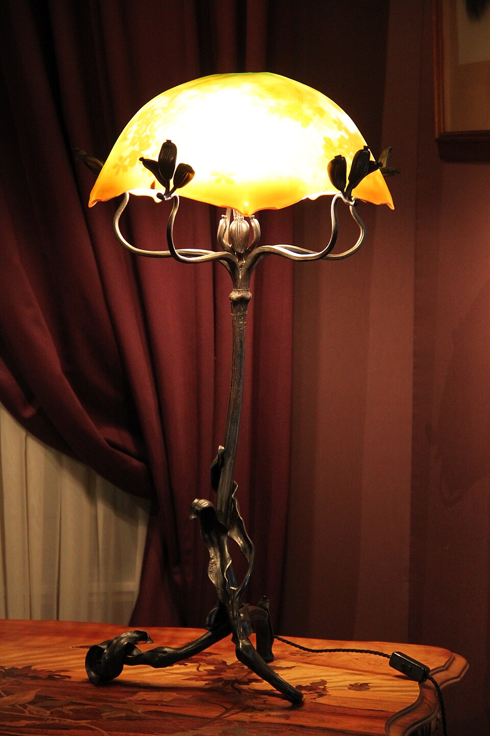 Lampe aux ombelles by Gallé (c. 1902)