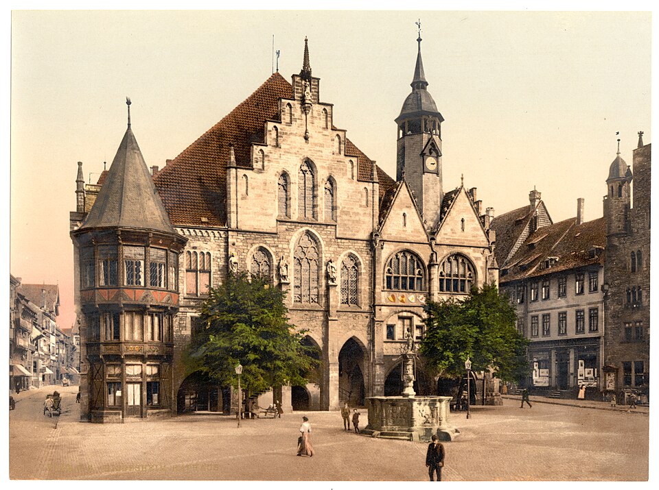 Photochromie de l'hôtel de ville de Hildesheim en Allemagne, vers 1890, utilisant moins de planches en couleur