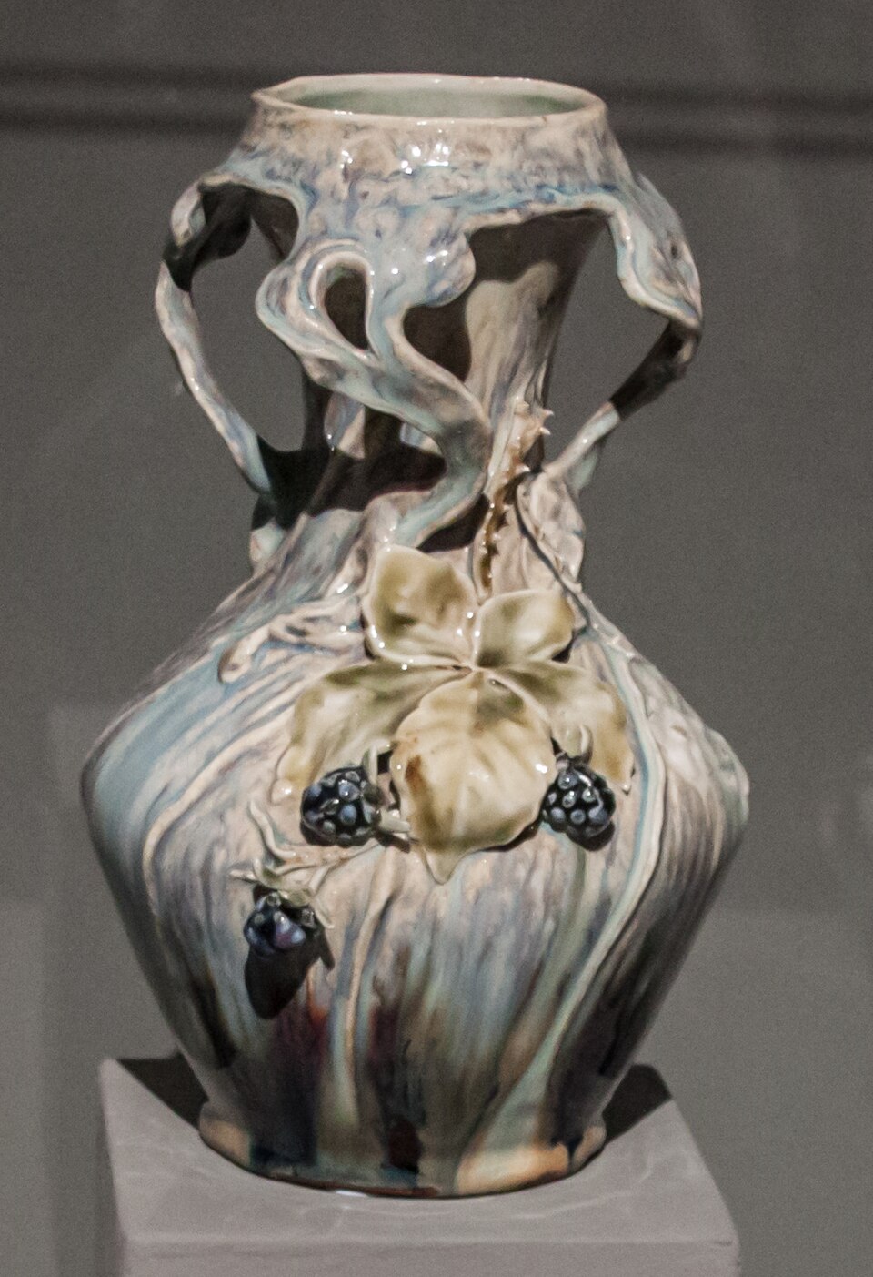 Amphora with elm-leaf and blackberry, manufactured by Stellmacher &amp; Kessner (c. 1900), Museum of Applied Arts, Budapest