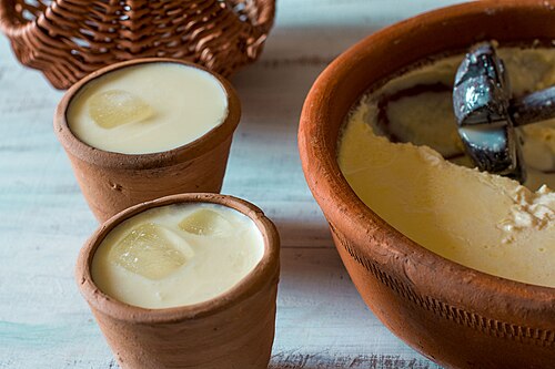 Benaras-ki-lassi, un style de lassi de Varanasi servi à kulhar