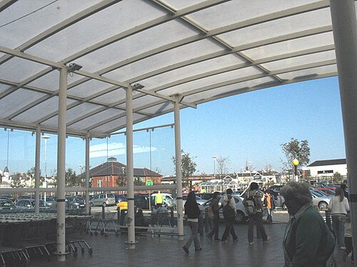 Hall d'entrée du supermarché Asda, Llandudno, 2007