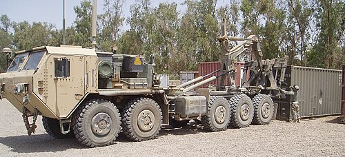 Camion Oshkosh M1075A0 PLS équipé du pack de protection développé par Armor Holdings