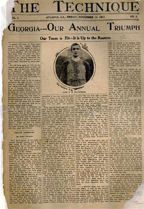 Une première page d'un journal avec le titre « Géorgie – Notre triomphe annuel », une image d'un joueur de football et quatre colonnes de texte