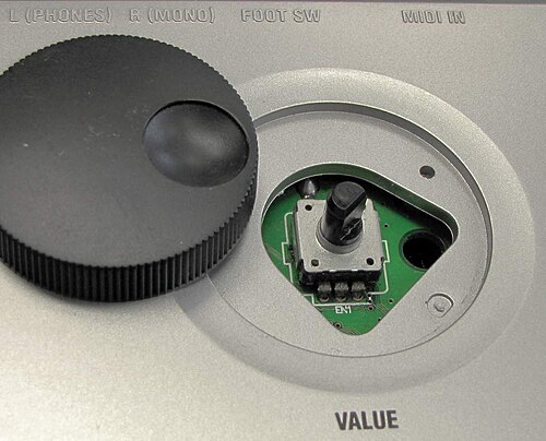 Les commandes des équipements électroniques sont souvent mises en œuvre avec un bouton attaché à un encodeur mécanique (illustré avec un bouton détaché)