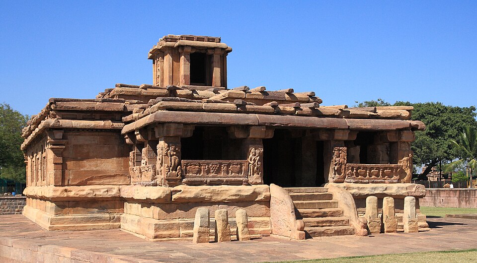Le temple Ladkhan Shiva du Ve siècle, sur le site du temple hindou-jain-bouddhiste d'Aihole, au Karnataka