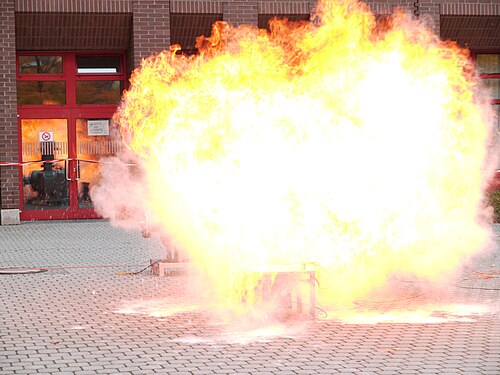 La boule de feu se propage rapidement
