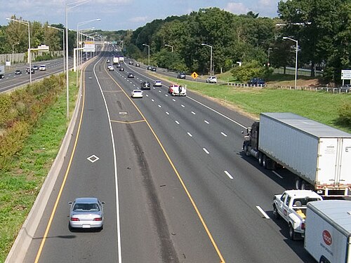 Une voie réservée permanente et séparée pour les véhicules à occupation multiple sur l'I-91 près de Hartford, Connecticut