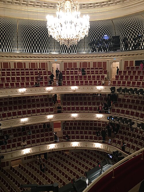 L'auditorium de l'Opéra d'État le jour de sa réouverture le 3 octobre 2017, après sept ans de rénovation