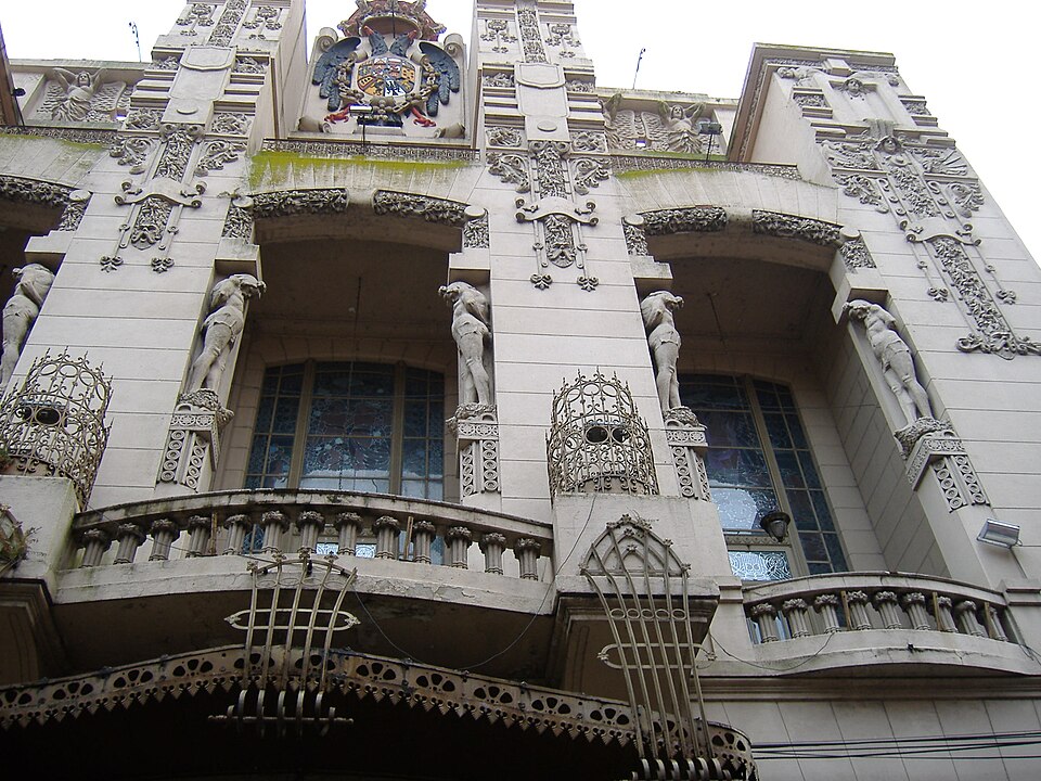 Metal work, ceramics and statues at the façade of Club Español building [es] in Rosario (1912)