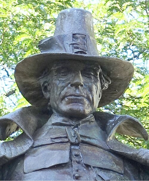 Un faux capotain à boucle, sculpté par Augustus St. Gaudens dans Le Puritain et le Pèlerin, 1887