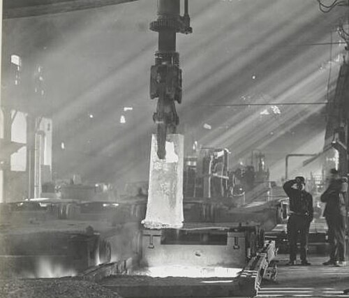 Lingot soulevé du puits de trempage