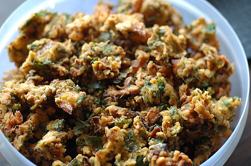 Pakodas à base d'oignons et de légumes verts
