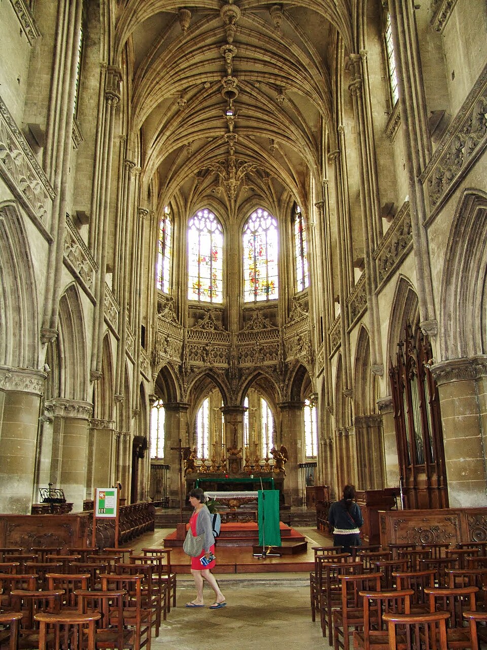 Intérieur de l'église Saint-Pierre