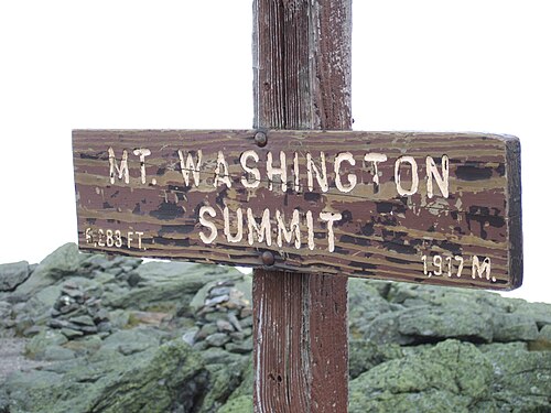 Le sommet du mont Washington est fréquemment obscurci par les nuages.