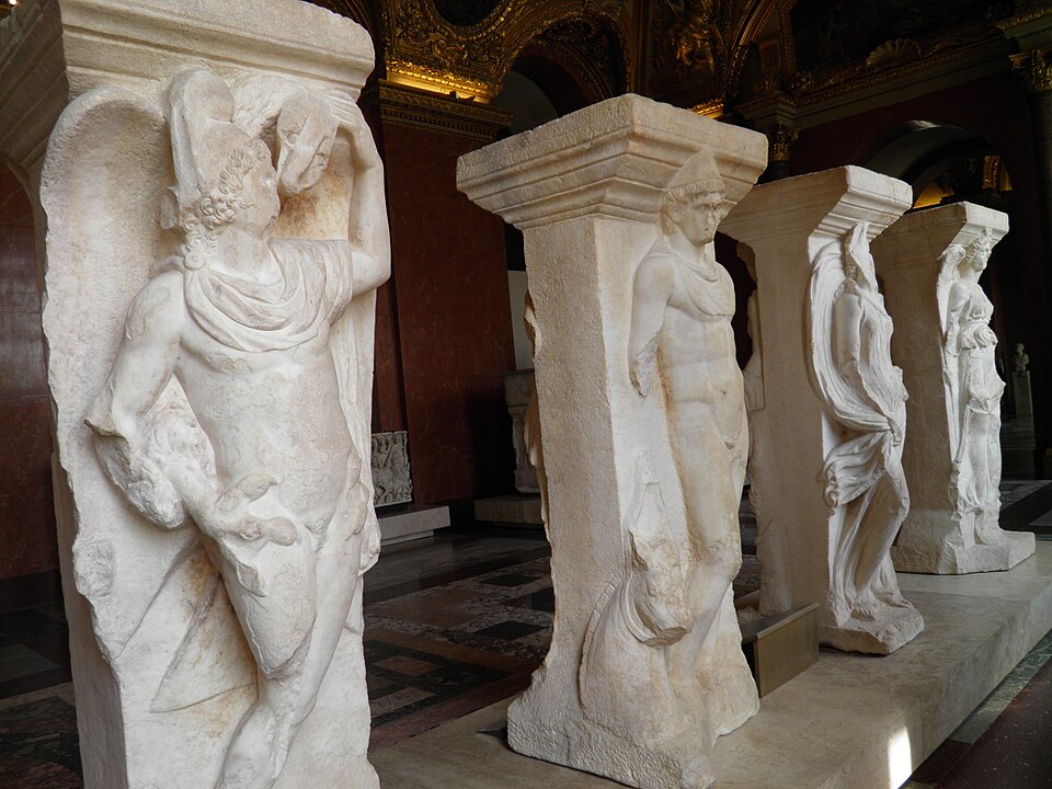 Les Incantadas, sculptures d'un portique qui ornait le Forum romain de Thessalonique, 150-230 ap. J.-C.
