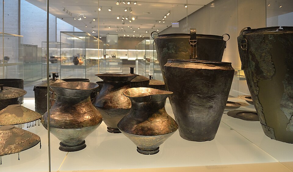 Vases et situles en bronze, zone orientale de la culture de Hallstatt D, Kleinklein