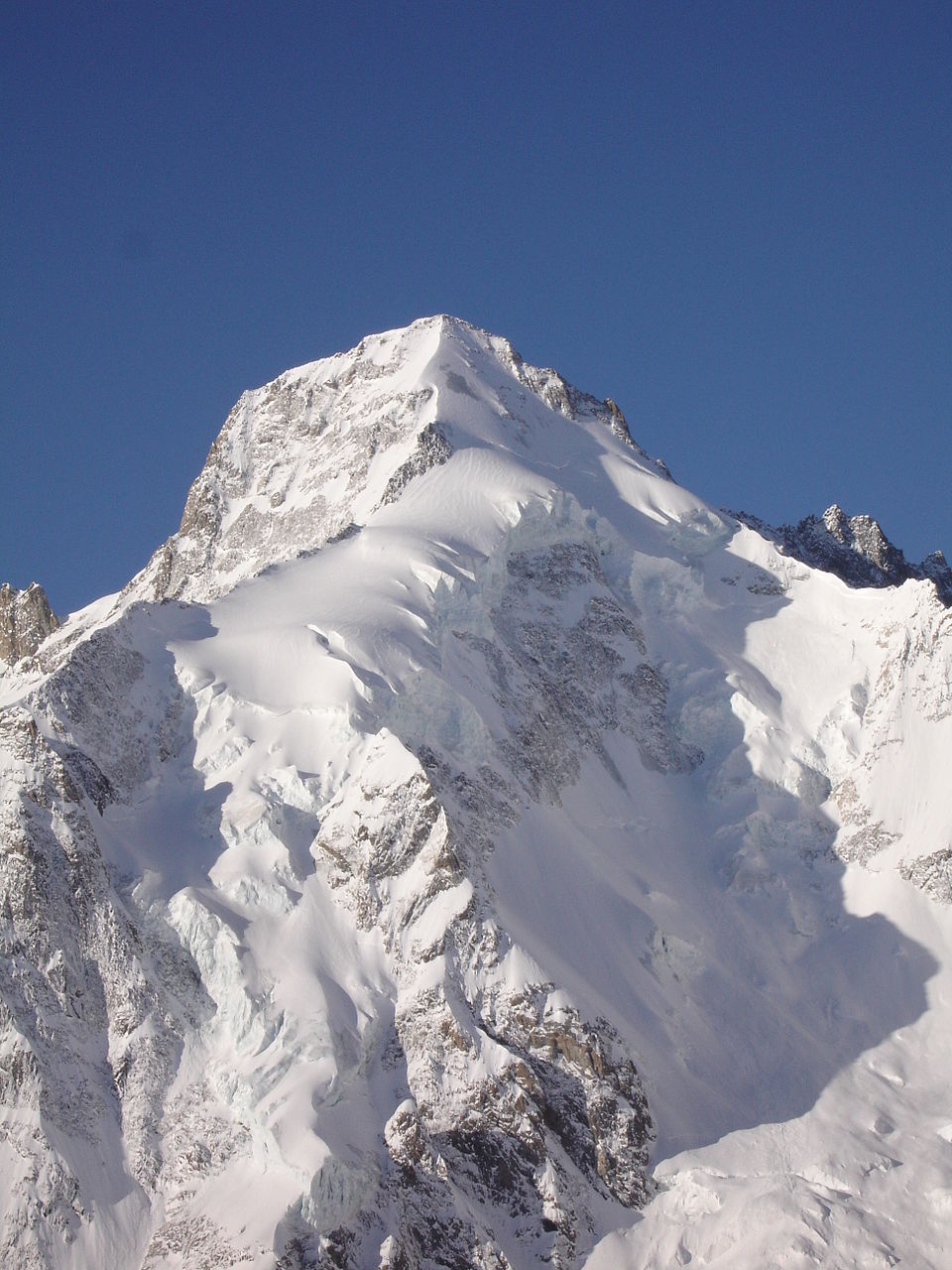 Le tripoint de la France, de l'Italie et de la Suisse se situe sur le Mont Dolent.