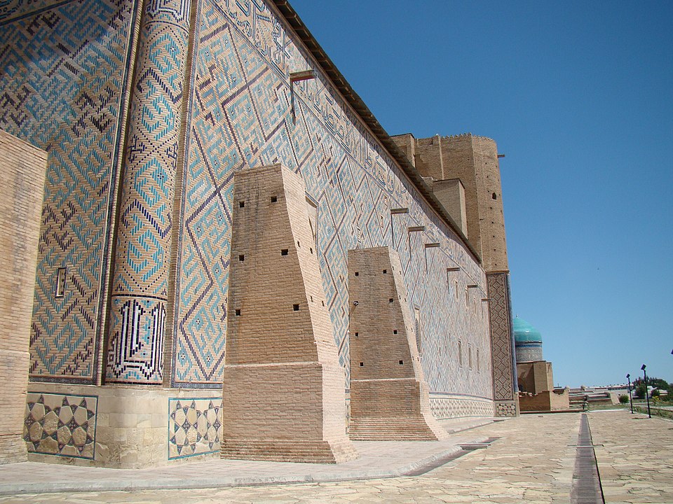 Banna'i intégrant des représentations carrées en coufique du nom de Mahomet sur le mausolée de Khoja Ahmed Yasavi, Kazakhstan