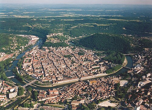 La citadelle et la vieille ville de Besançon dans un méandre du Doubs