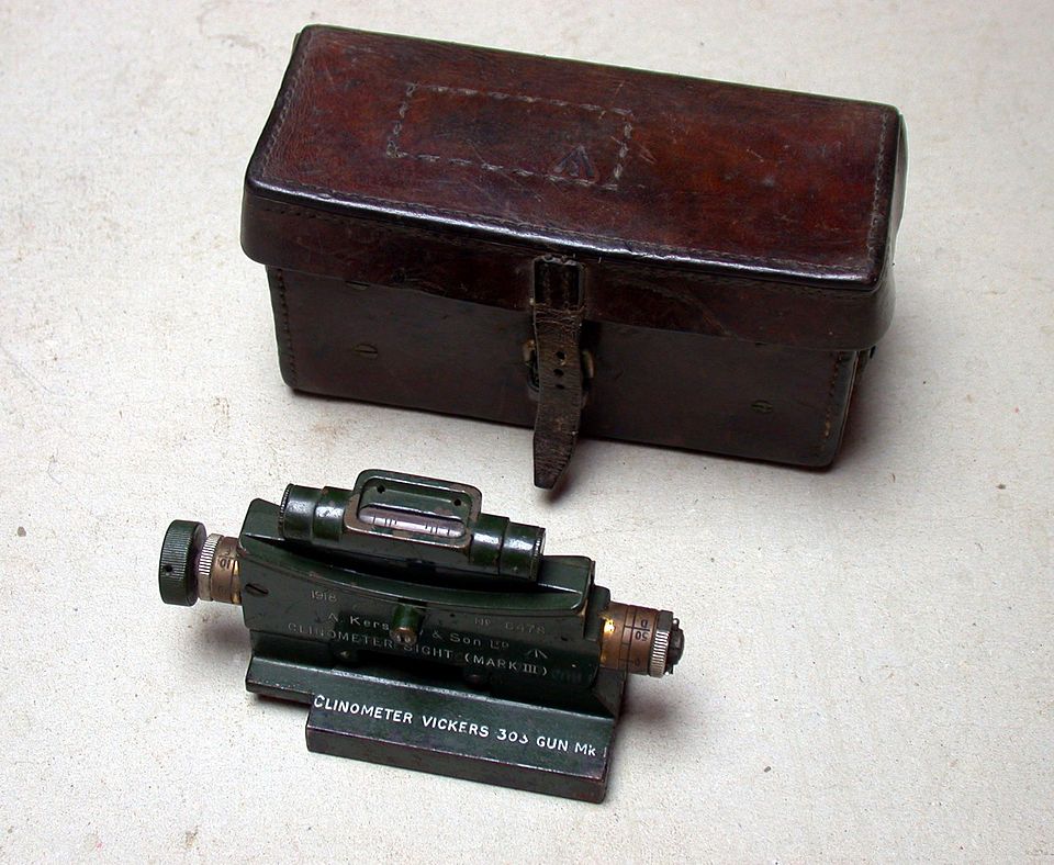 Clinomètre conçu pour permettre le tir indirect avec une mitrailleuse Vickers vers 1918