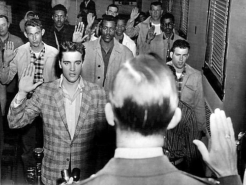 Elvis prêtant serment à l'armée américaine