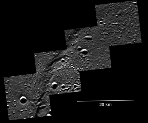 Un gros plan des crêtes près du pôle Sud