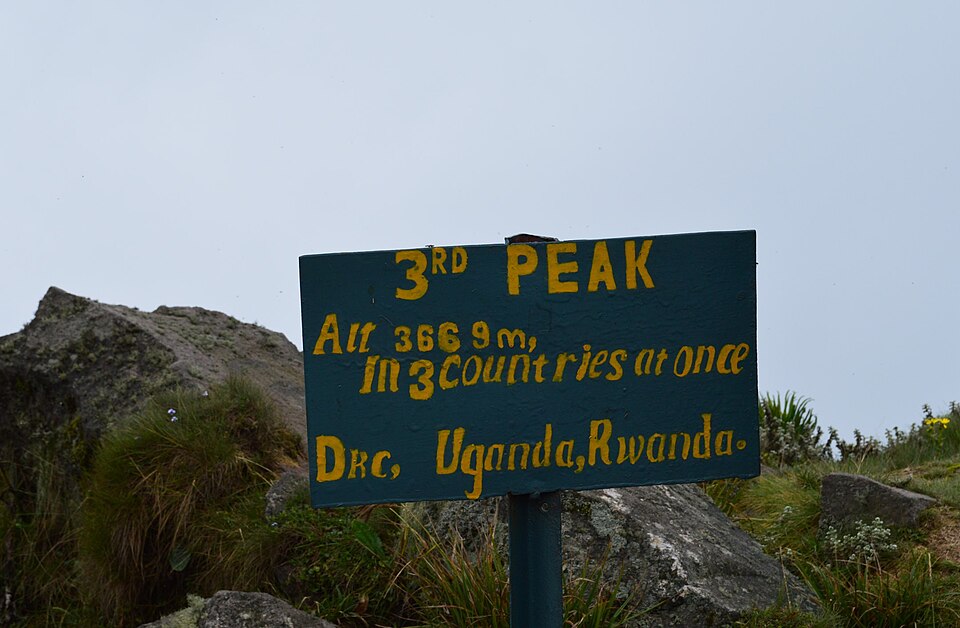 3ème sommet du Mont Sabyinyo, tripoint de l'Ouganda, du Rwanda et de la RDC