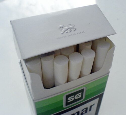 Paquet de cigarettes rigide ou boîte en carton