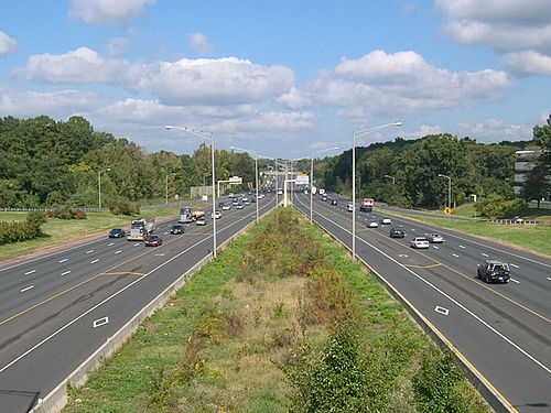Interstate 91 avec voies réservées aux véhicules à occupation multiple au nord de Hartford, Connecticut