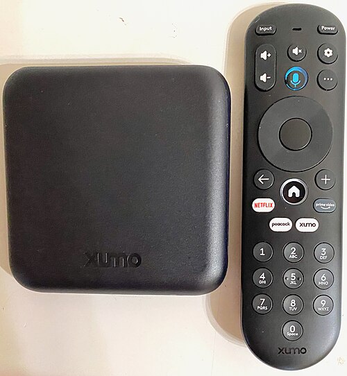 Un lecteur multimédia numérique Xumo Stream Box, qui sera distribué par Xfinity et Spectrum, ainsi que dans les magasins de détail