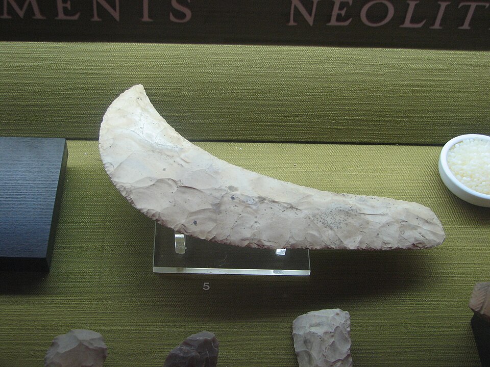 Faucille en silex, Égypte, période Nagada, fin du IVe millénaire av. J.-C., Musée Dagon, Haïfa